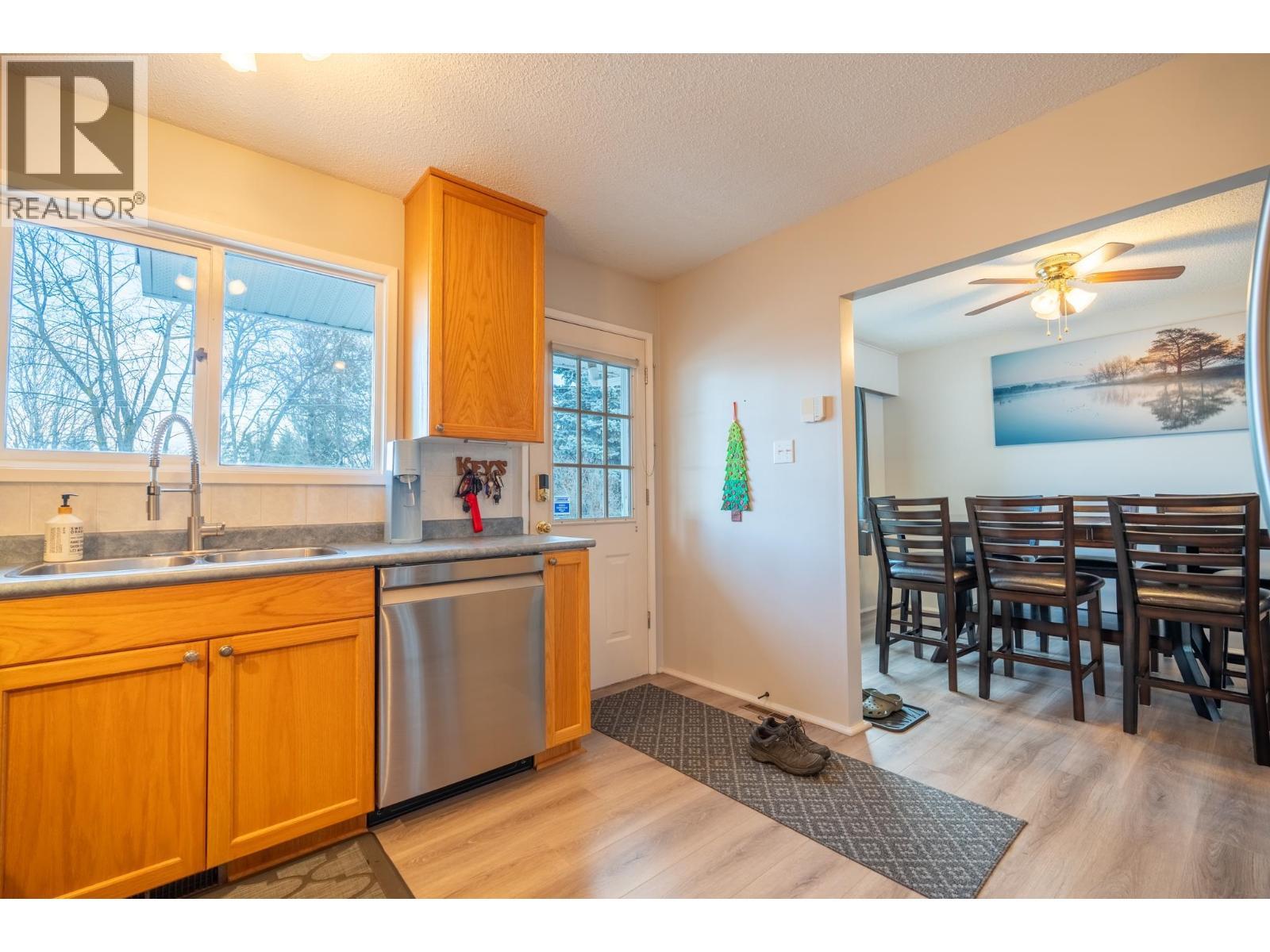 1050 Parsnip Crescent, Prince George, BC - Indoor Photo Showing Kitchen With Double Sink