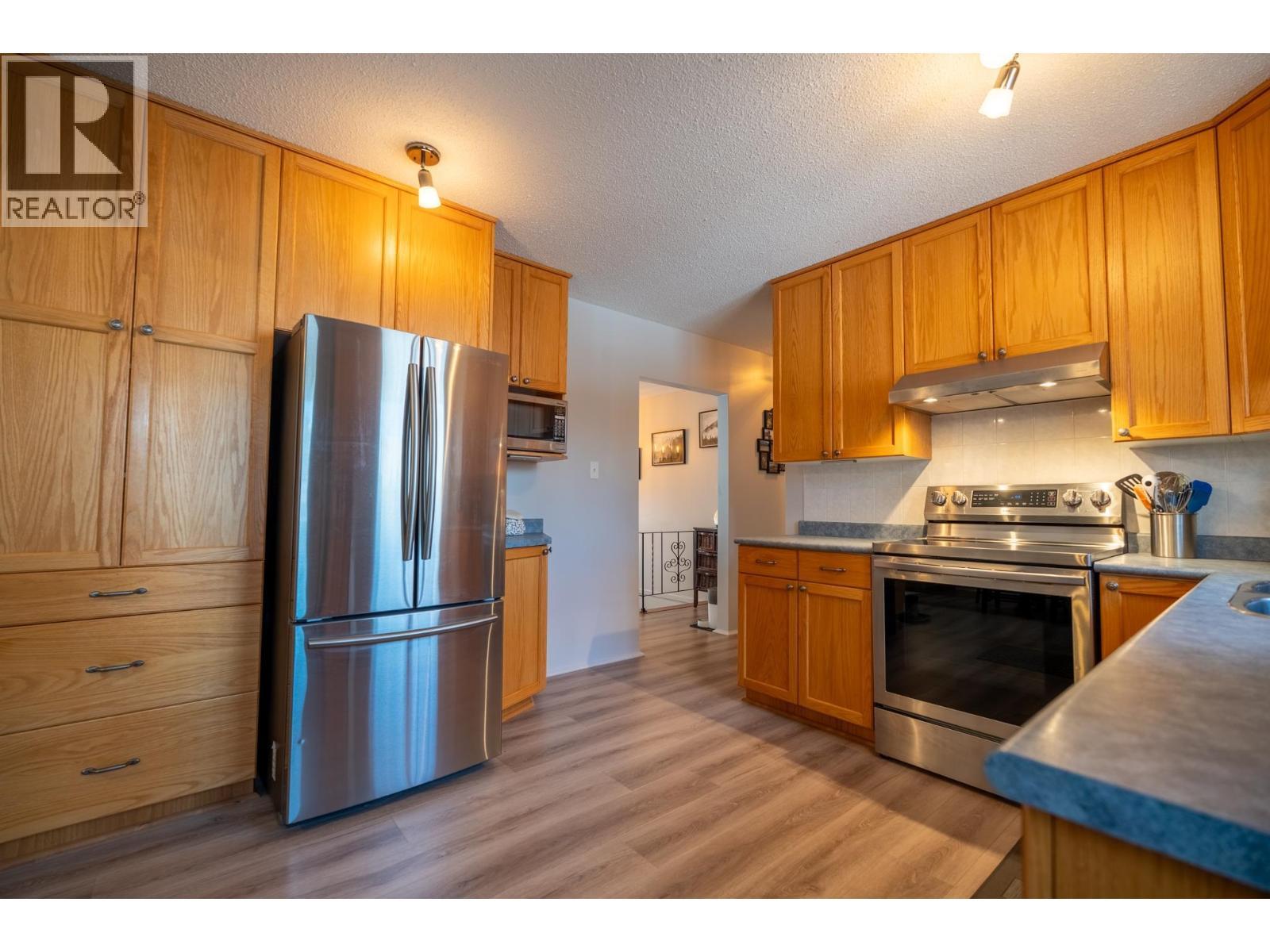1050 Parsnip Crescent, Prince George, BC - Indoor Photo Showing Kitchen