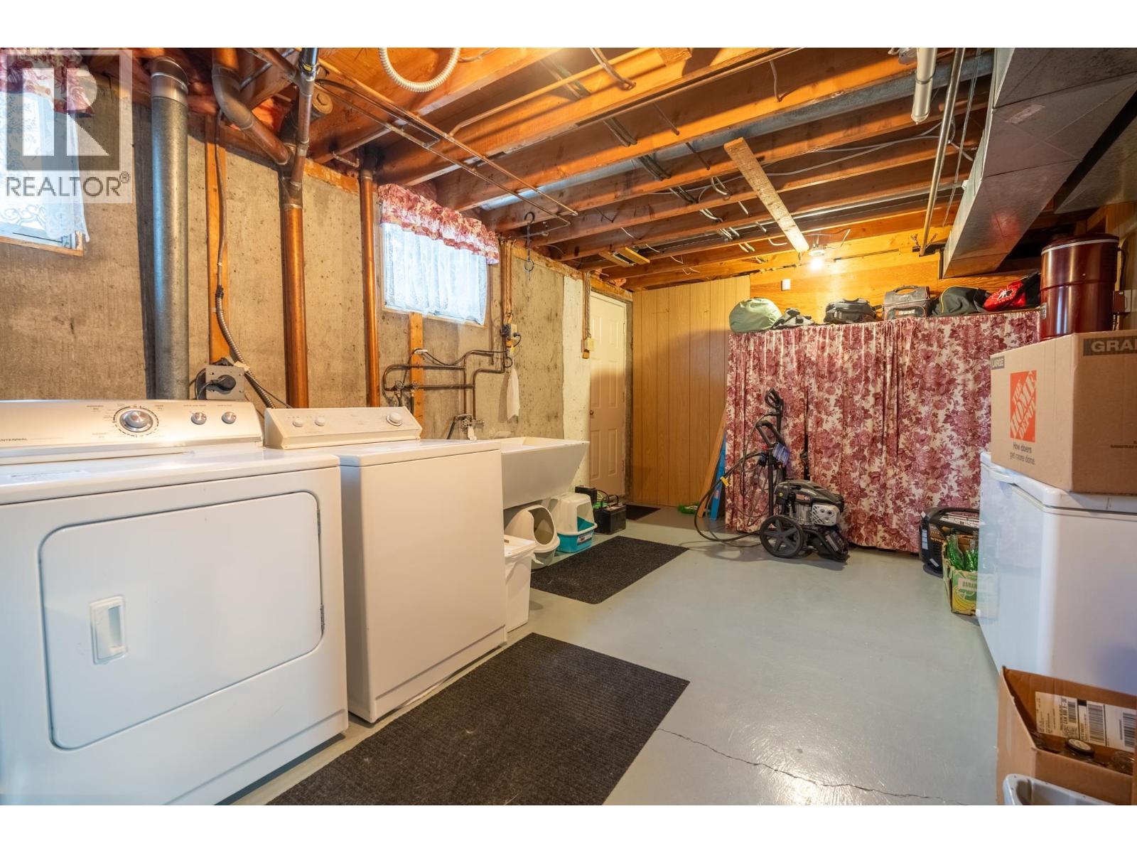 1050 Parsnip Crescent, Prince George, BC - Indoor Photo Showing Laundry Room