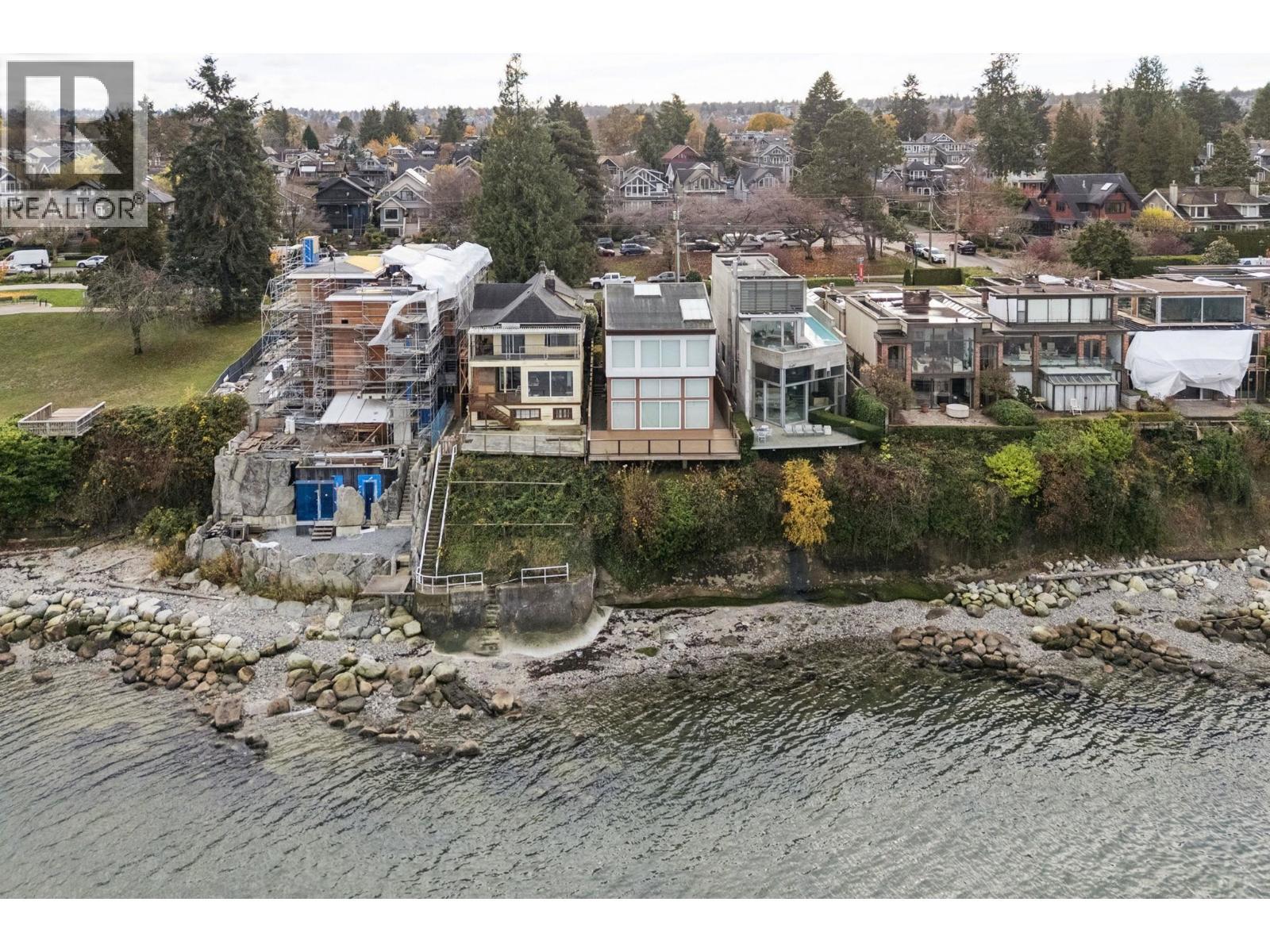 3243 Point Grey Road, Vancouver, BC - Outdoor