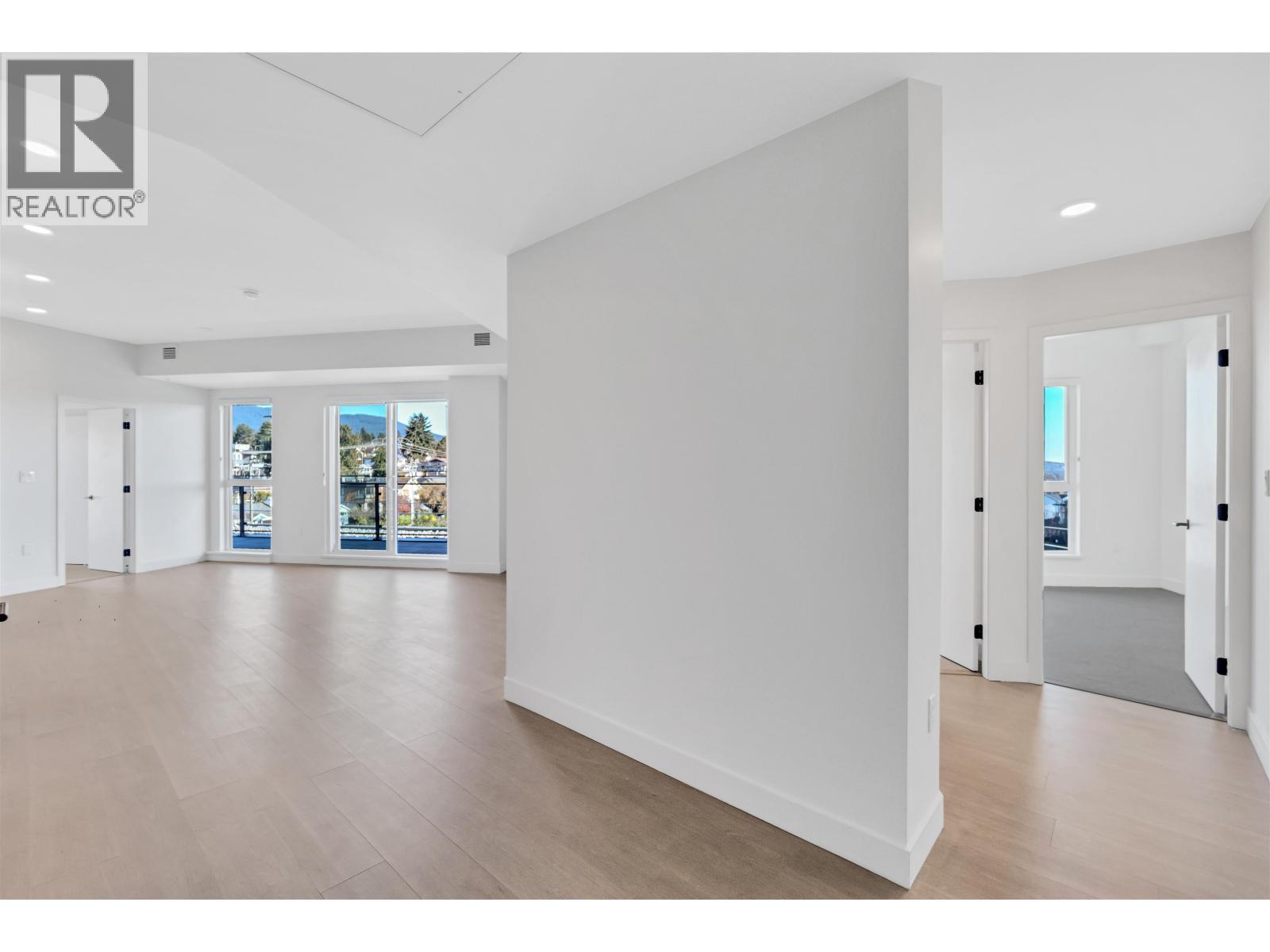 660 422 E 3Rd Street, North Vancouver, BC - Indoor Photo Showing Other Room