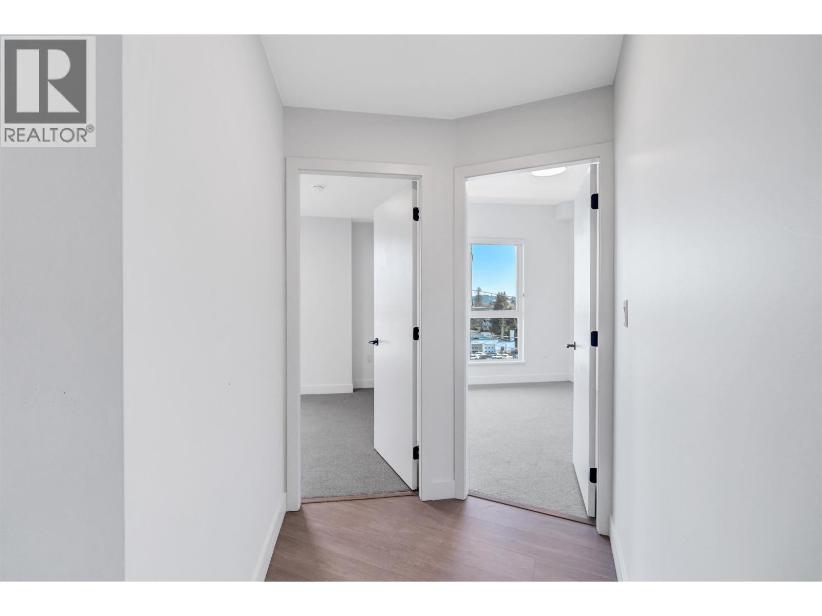 660 422 E 3Rd Street, North Vancouver, BC - Indoor Photo Showing Other Room