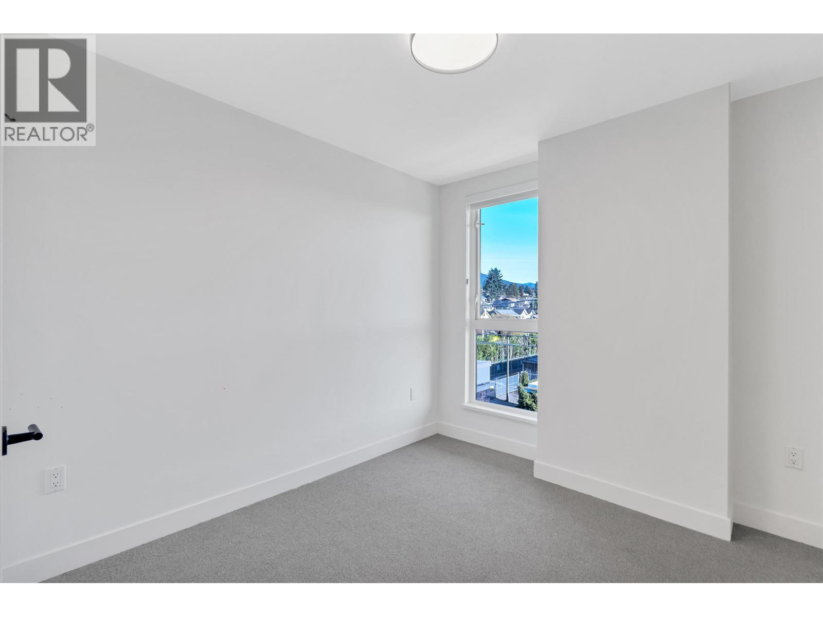 660 422 E 3Rd Street, North Vancouver, BC - Indoor Photo Showing Other Room