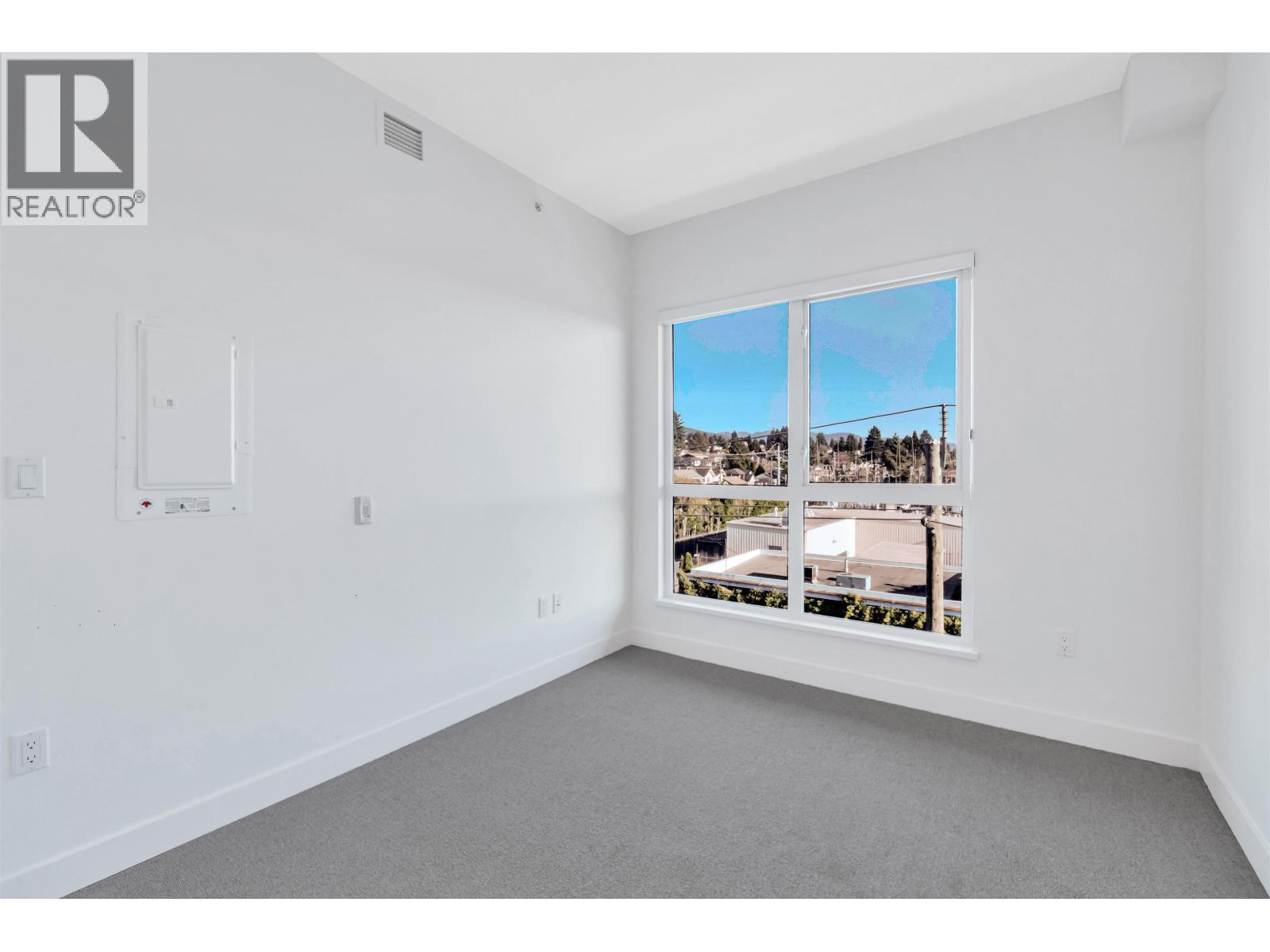 660 422 E 3Rd Street, North Vancouver, BC - Indoor Photo Showing Other Room