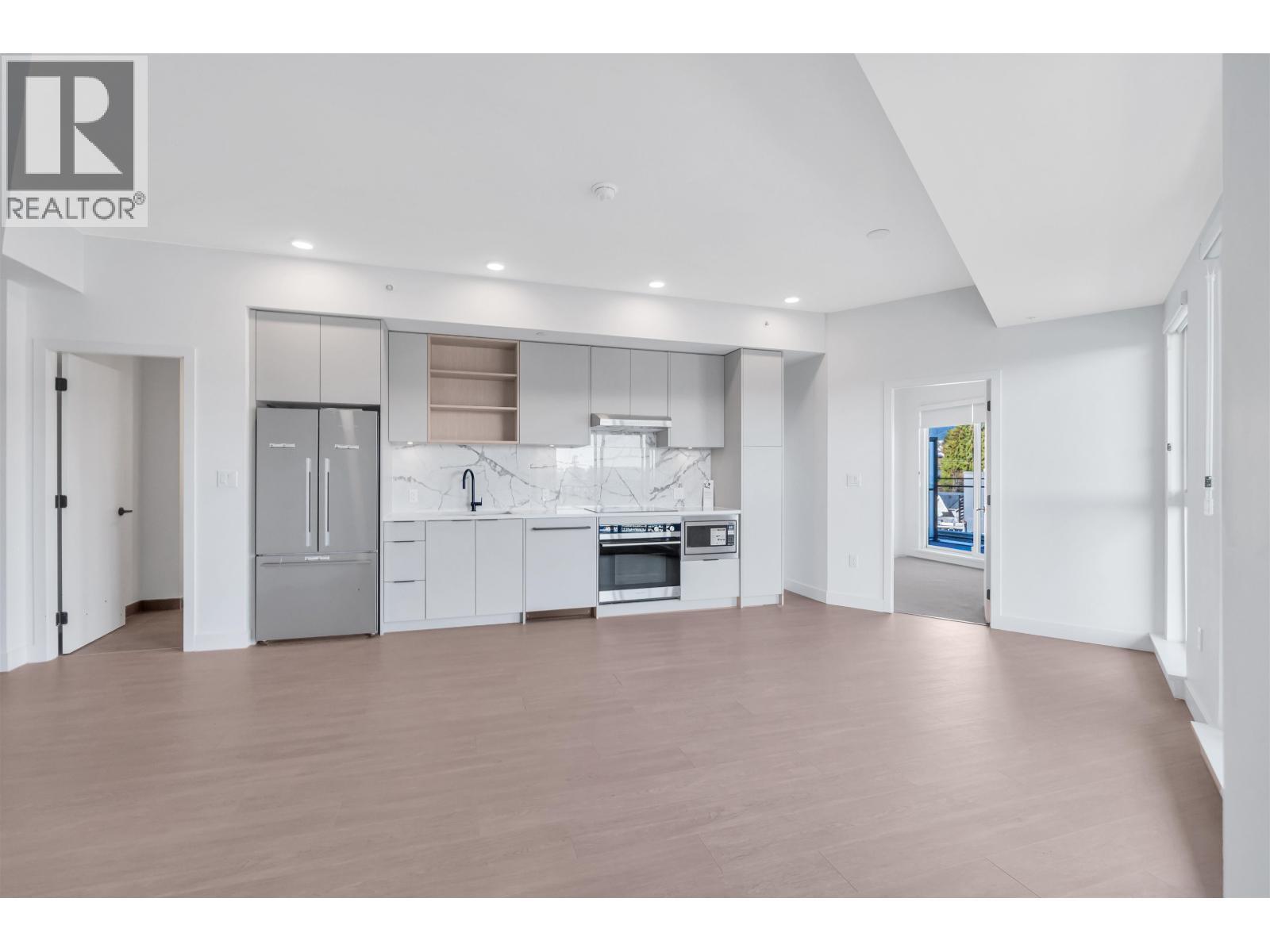 660 422 E 3Rd Street, North Vancouver, BC - Indoor Photo Showing Kitchen