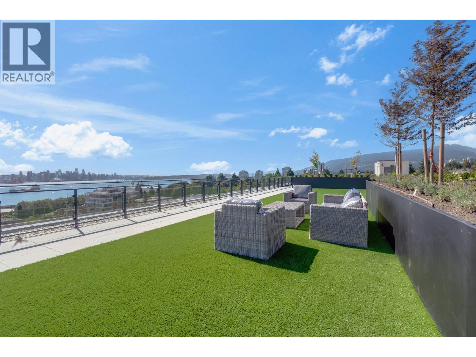 660 422 E 3Rd Street, North Vancouver, BC - Outdoor With View