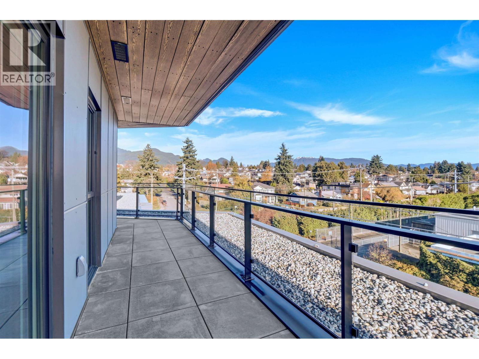 660 422 E 3Rd Street, North Vancouver, BC - Outdoor With Balcony With Exterior