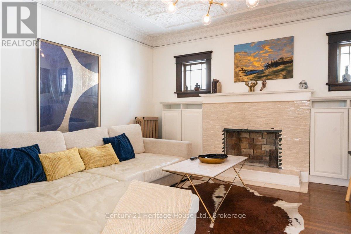 184 Weber Street E, Kitchener, ON - Indoor Photo Showing Living Room With Fireplace