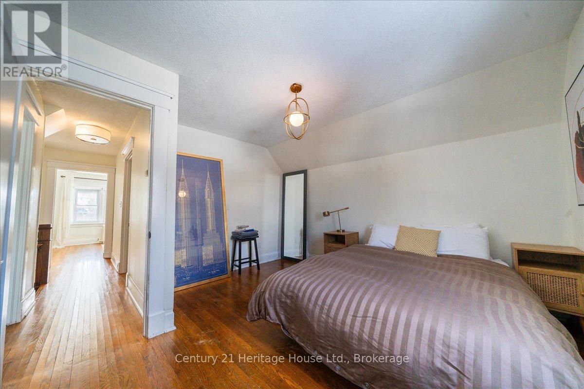 184 Weber Street E, Kitchener, ON - Indoor Photo Showing Bedroom