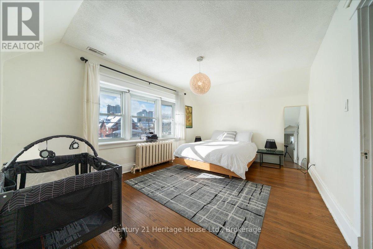 184 Weber Street E, Kitchener, ON - Indoor Photo Showing Bedroom