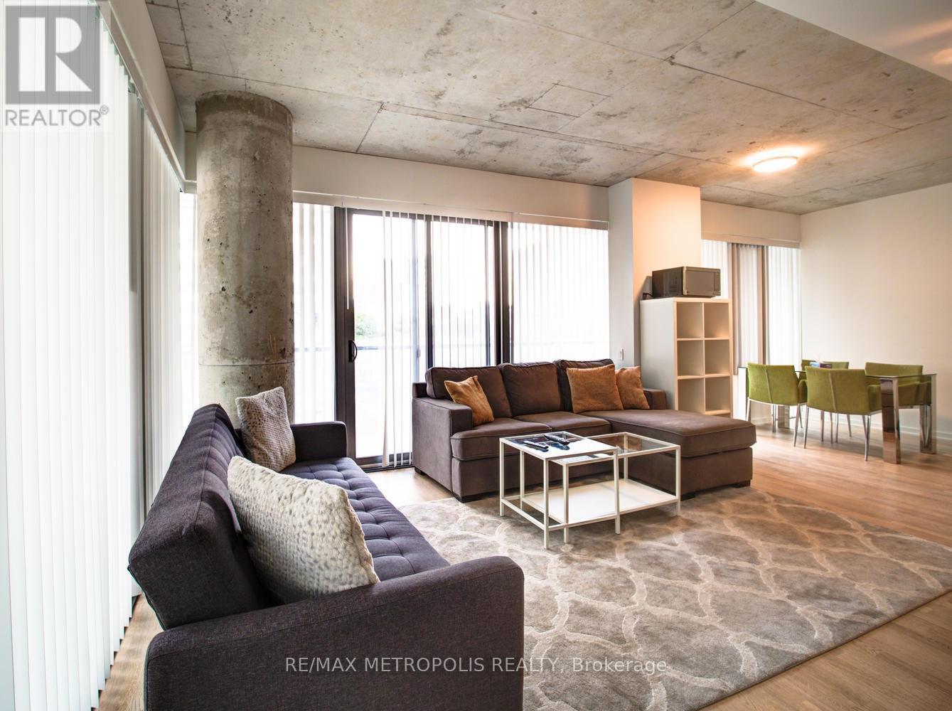 1011 - 60 Colborne Street, Toronto, ON - Indoor Photo Showing Living Room