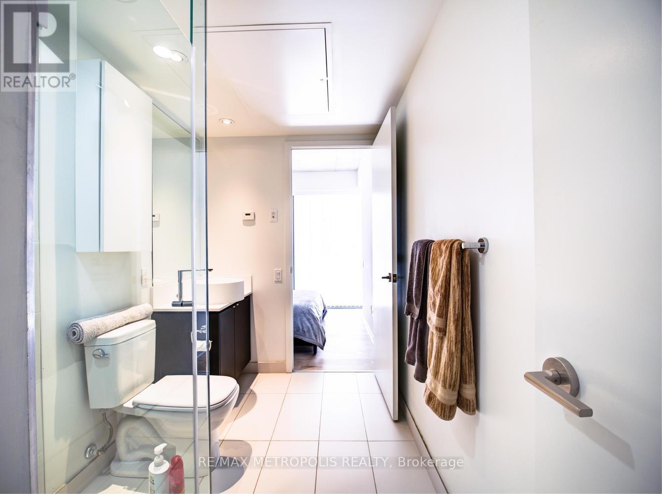 1011 - 60 Colborne Street, Toronto, ON - Indoor Photo Showing Bathroom