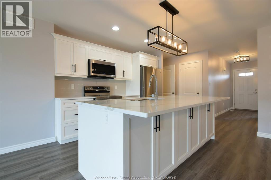 1156 Copeland, Windsor, ON - Indoor Photo Showing Kitchen With Upgraded Kitchen