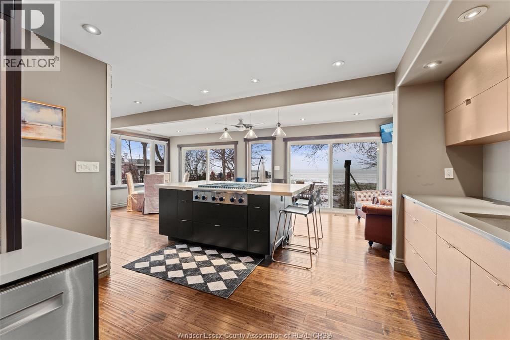 1028 Lilydale, Lakeshore, ON - Indoor Photo Showing Kitchen
