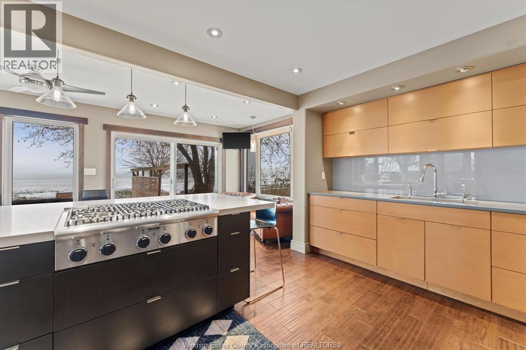1028 Lilydale, Lakeshore, ON - Indoor Photo Showing Kitchen With Upgraded Kitchen