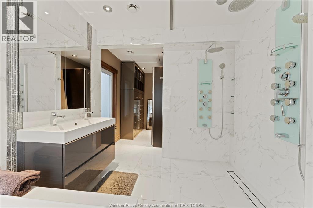 1028 Lilydale, Lakeshore, ON - Indoor Photo Showing Bathroom