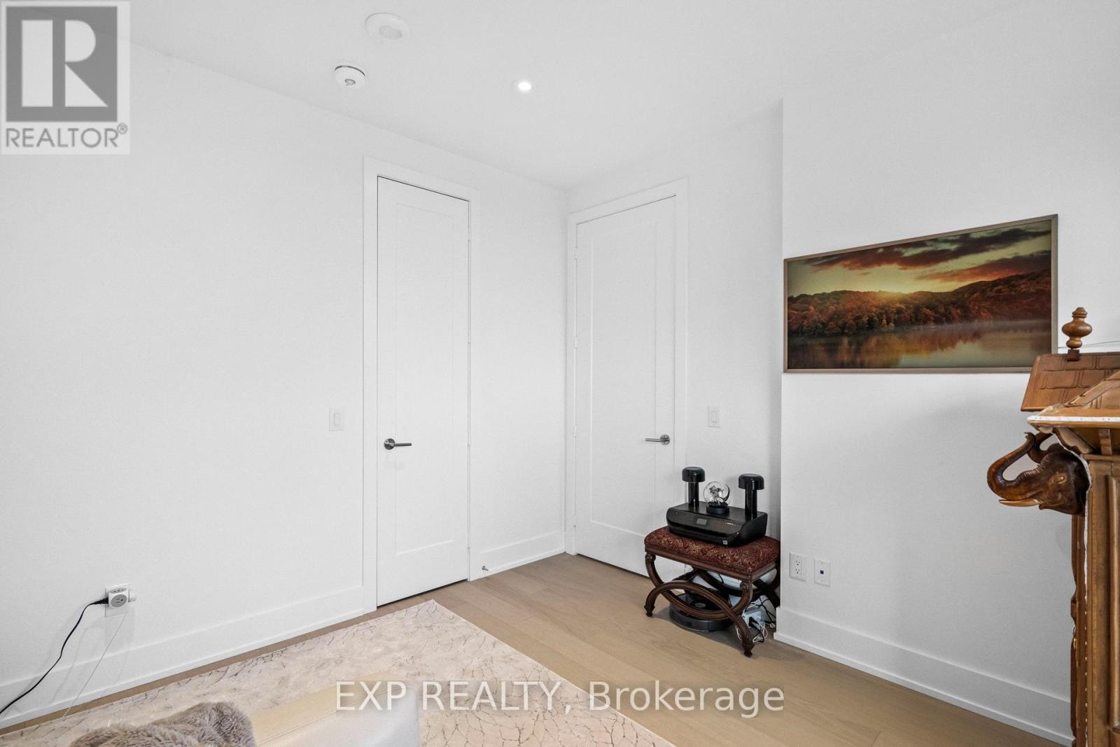 301 - 397 Royal Orchard Boulevard, Markham, ON - Indoor Photo Showing Other Room