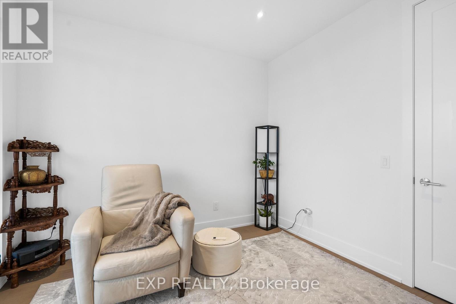 301 - 397 Royal Orchard Boulevard, Markham, ON - Indoor Photo Showing Other Room