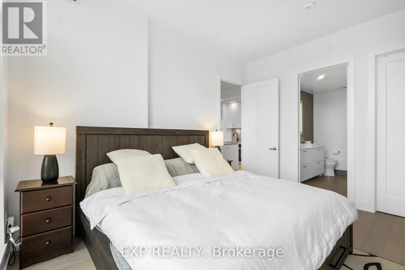 301 - 397 Royal Orchard Boulevard, Markham, ON - Indoor Photo Showing Bedroom