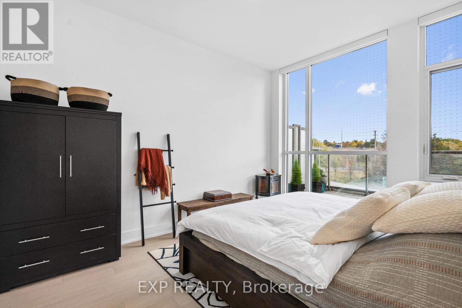 301 - 397 Royal Orchard Boulevard, Markham, ON - Indoor Photo Showing Bedroom