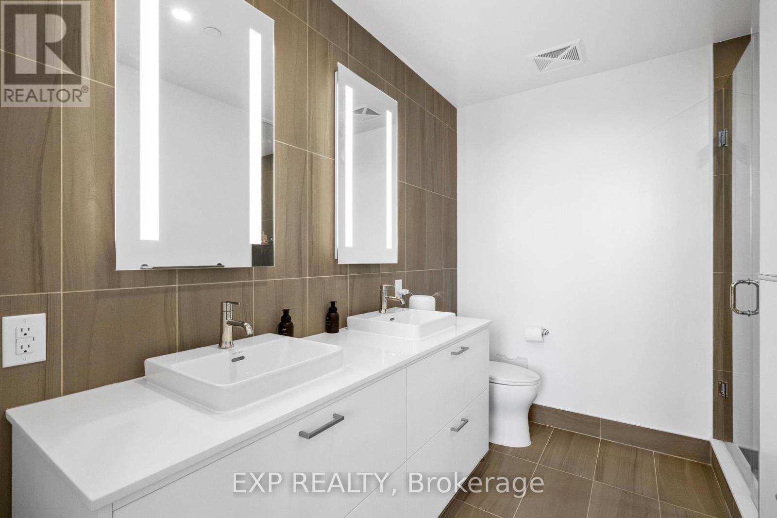 301 - 397 Royal Orchard Boulevard, Markham, ON - Indoor Photo Showing Bathroom