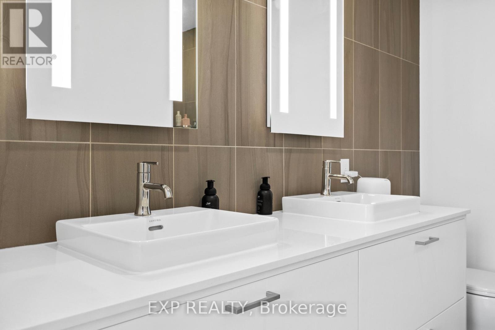 301 - 397 Royal Orchard Boulevard, Markham, ON - Indoor Photo Showing Bathroom