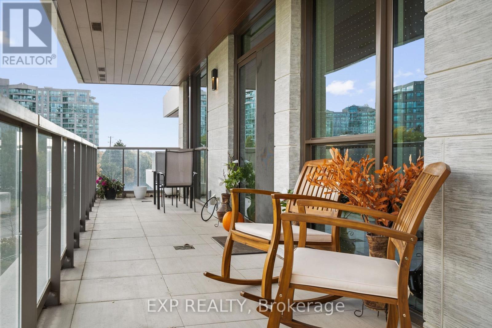 301 - 397 Royal Orchard Boulevard, Markham, ON - With Exterior