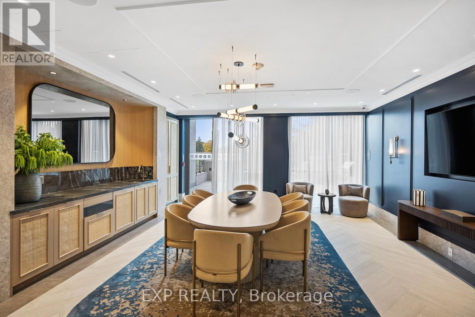 301 - 397 Royal Orchard Boulevard, Markham, ON - Indoor