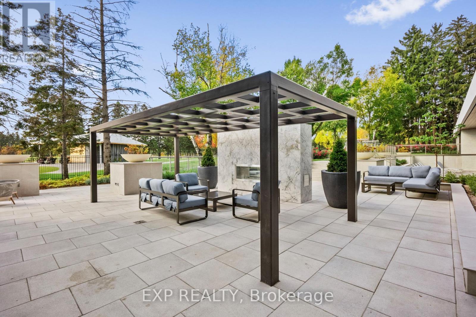 301 - 397 Royal Orchard Boulevard, Markham, ON - Outdoor