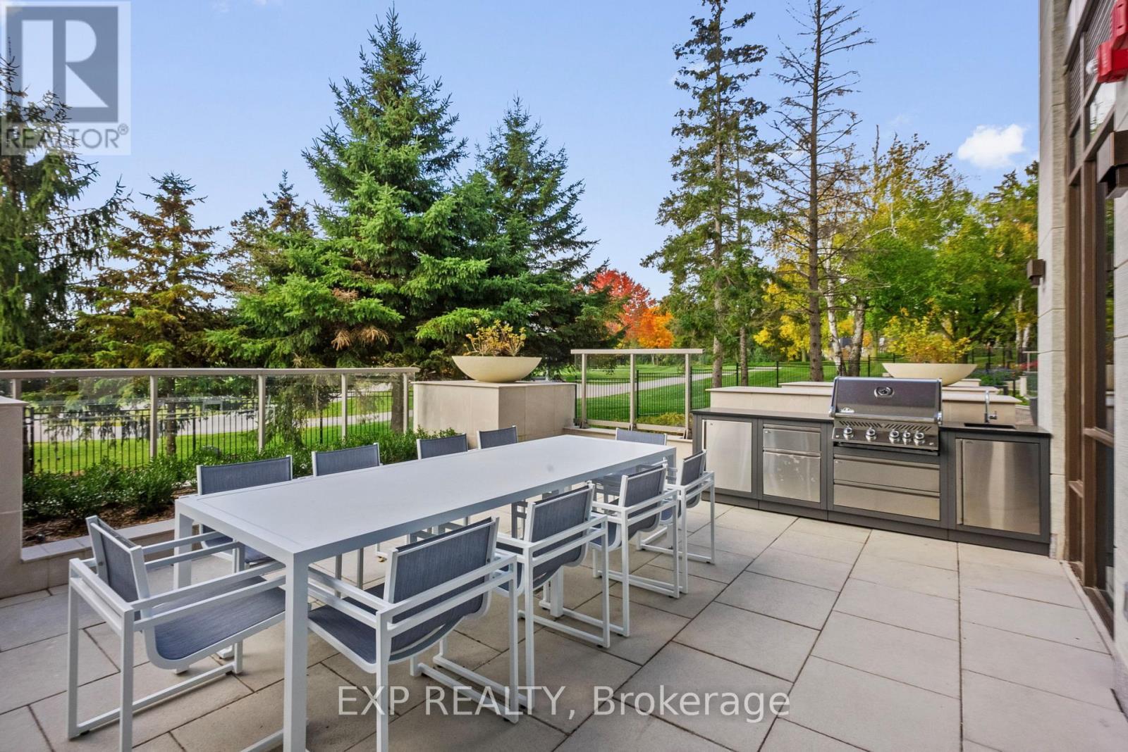 301 - 397 Royal Orchard Boulevard, Markham, ON - Outdoor