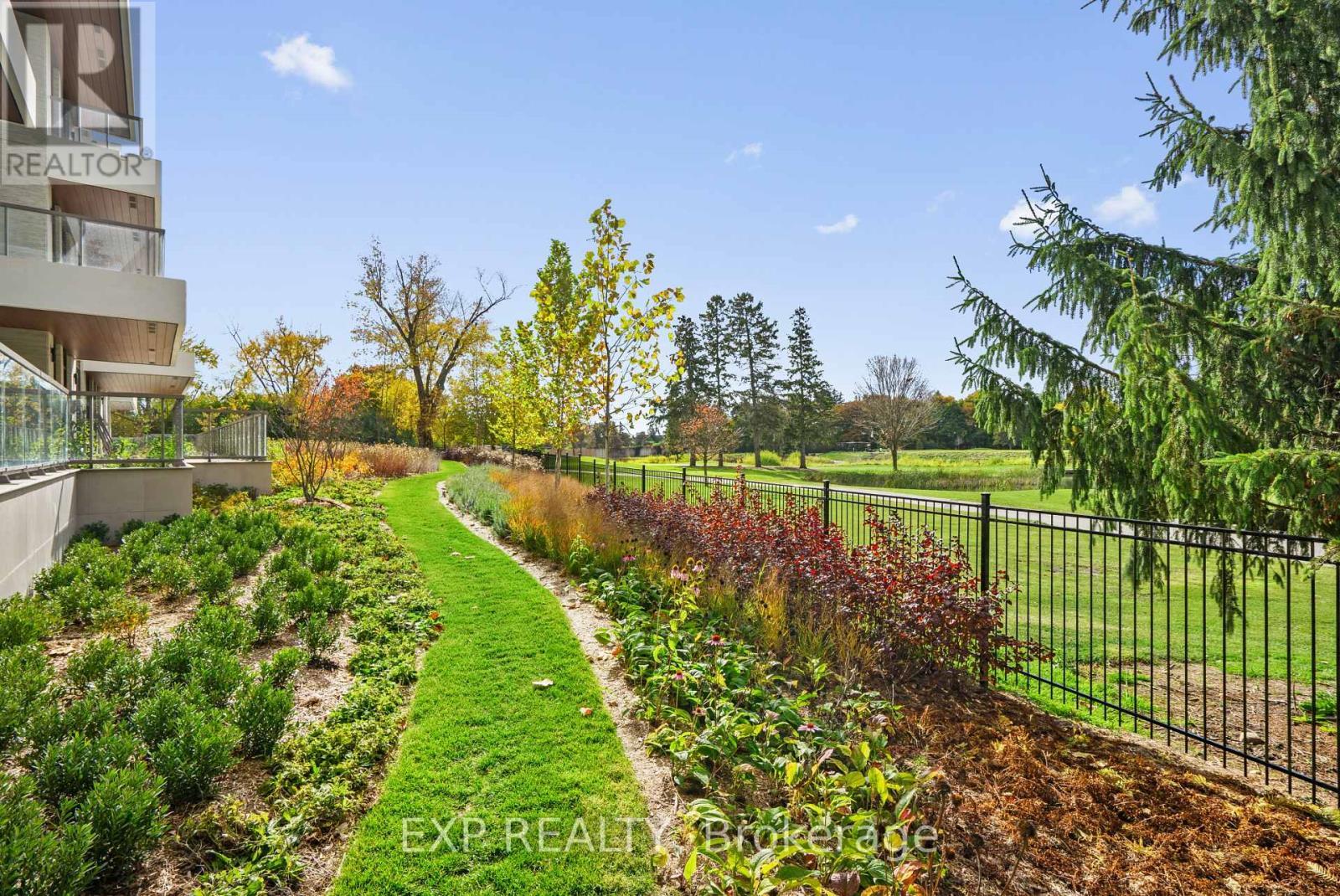 301 - 397 Royal Orchard Boulevard, Markham, ON - Outdoor