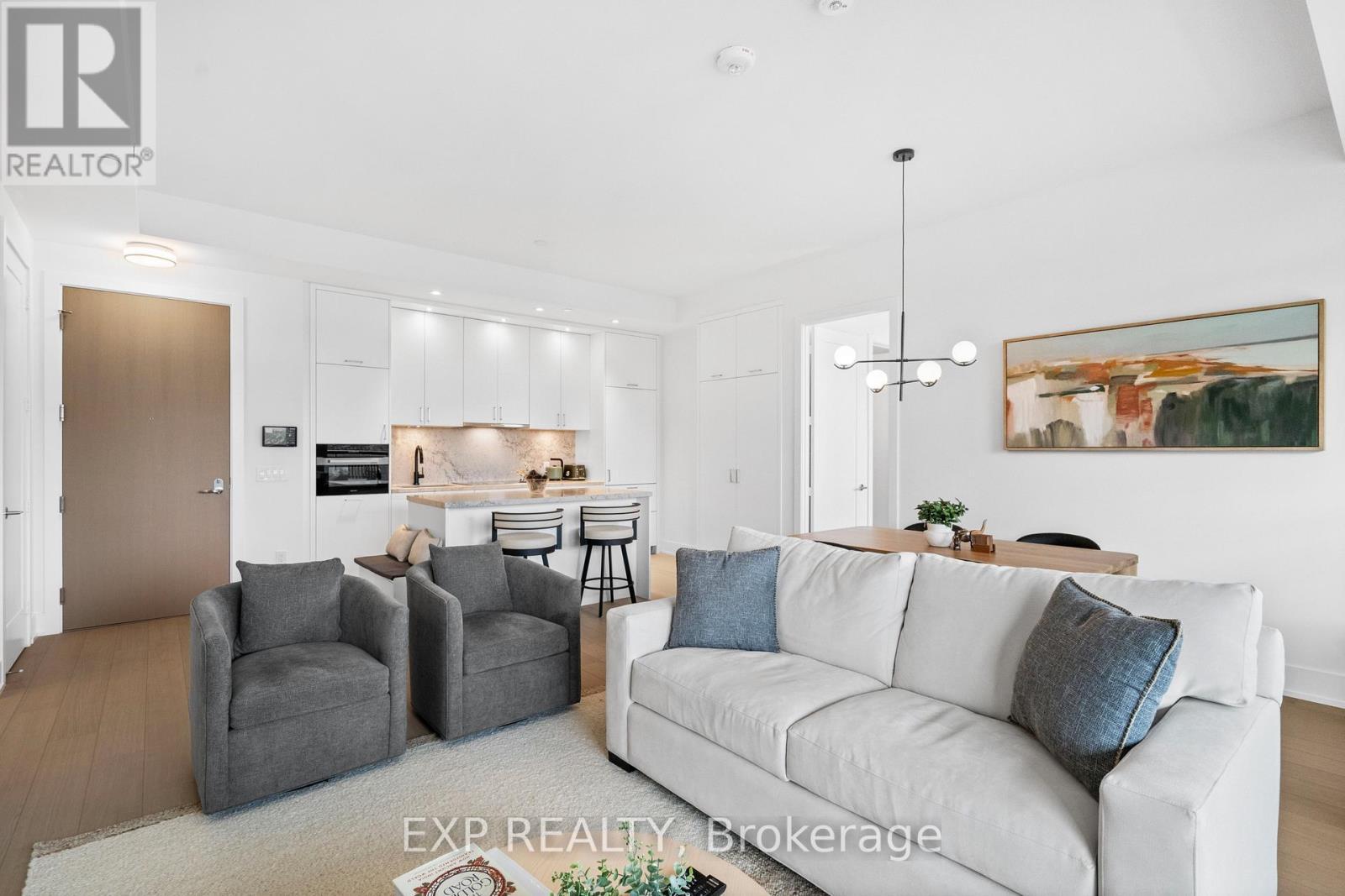 301 - 397 Royal Orchard Boulevard, Markham, ON - Indoor Photo Showing Living Room