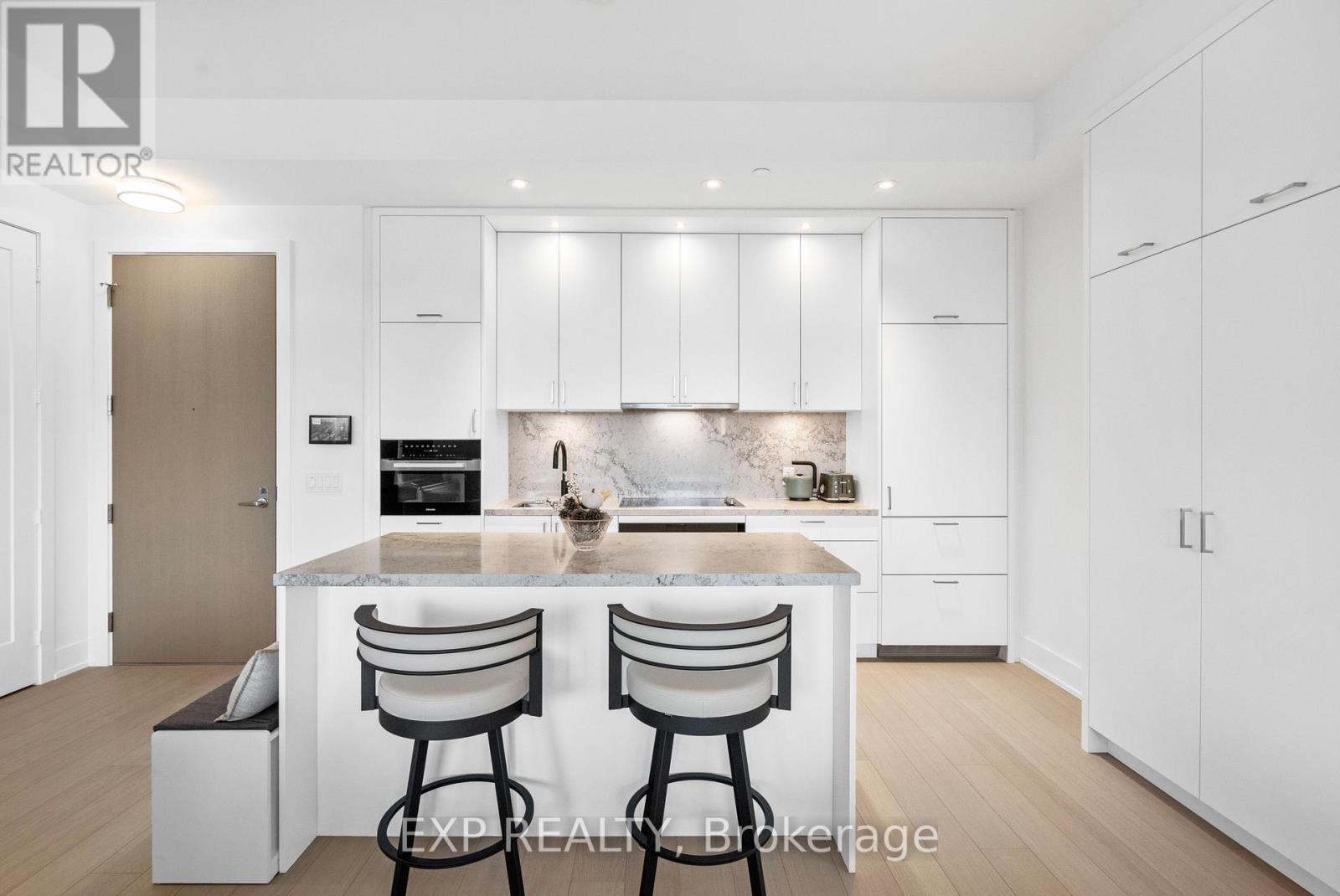 301 - 397 Royal Orchard Boulevard, Markham, ON - Indoor