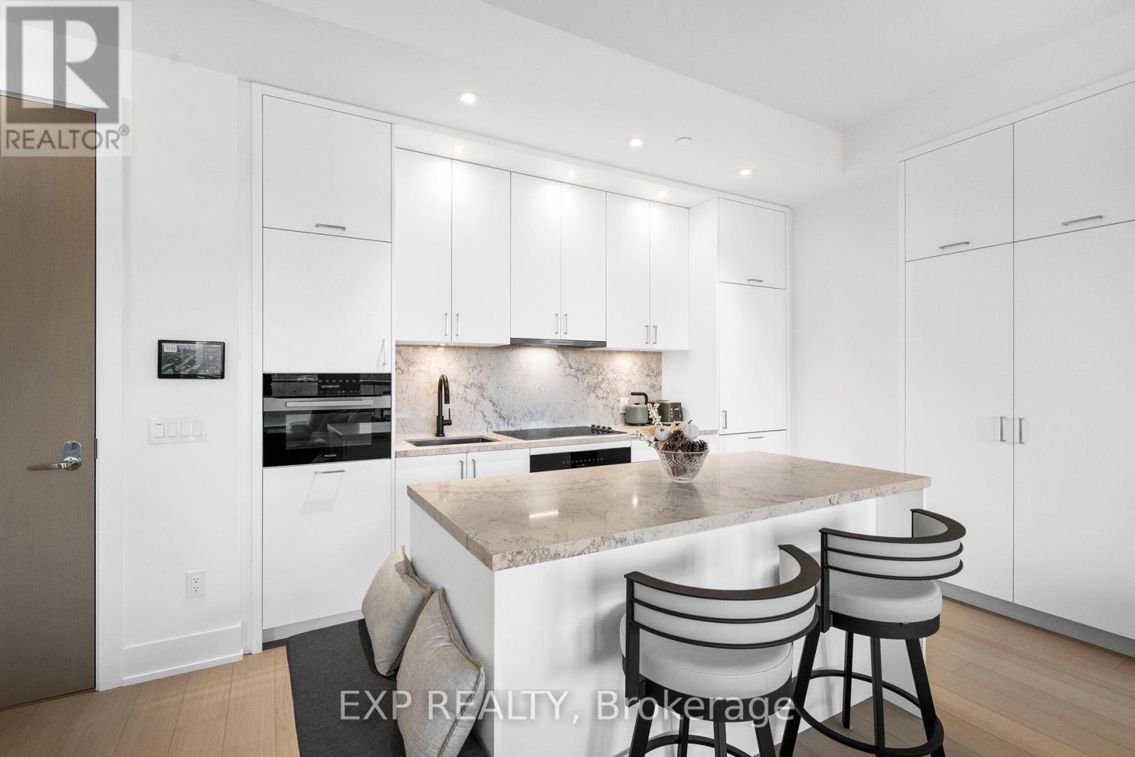 301 - 397 Royal Orchard Boulevard, Markham, ON - Indoor