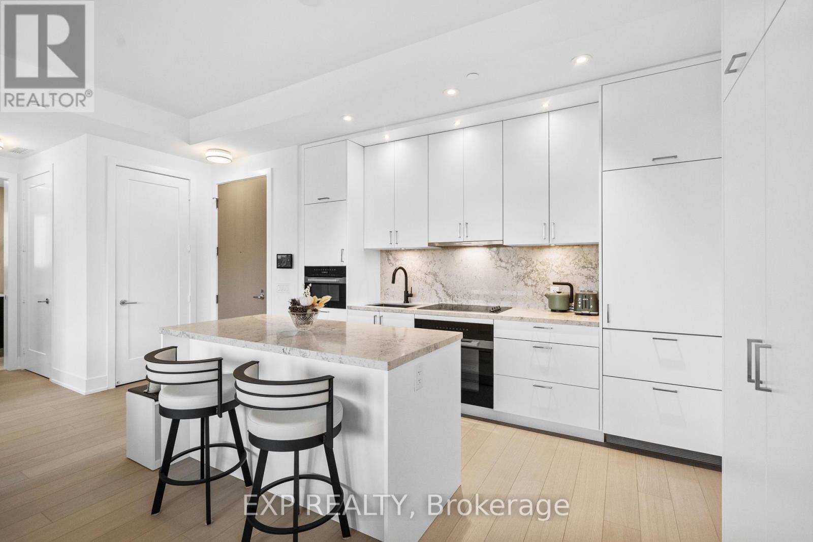 301 - 397 Royal Orchard Boulevard, Markham, ON - Indoor