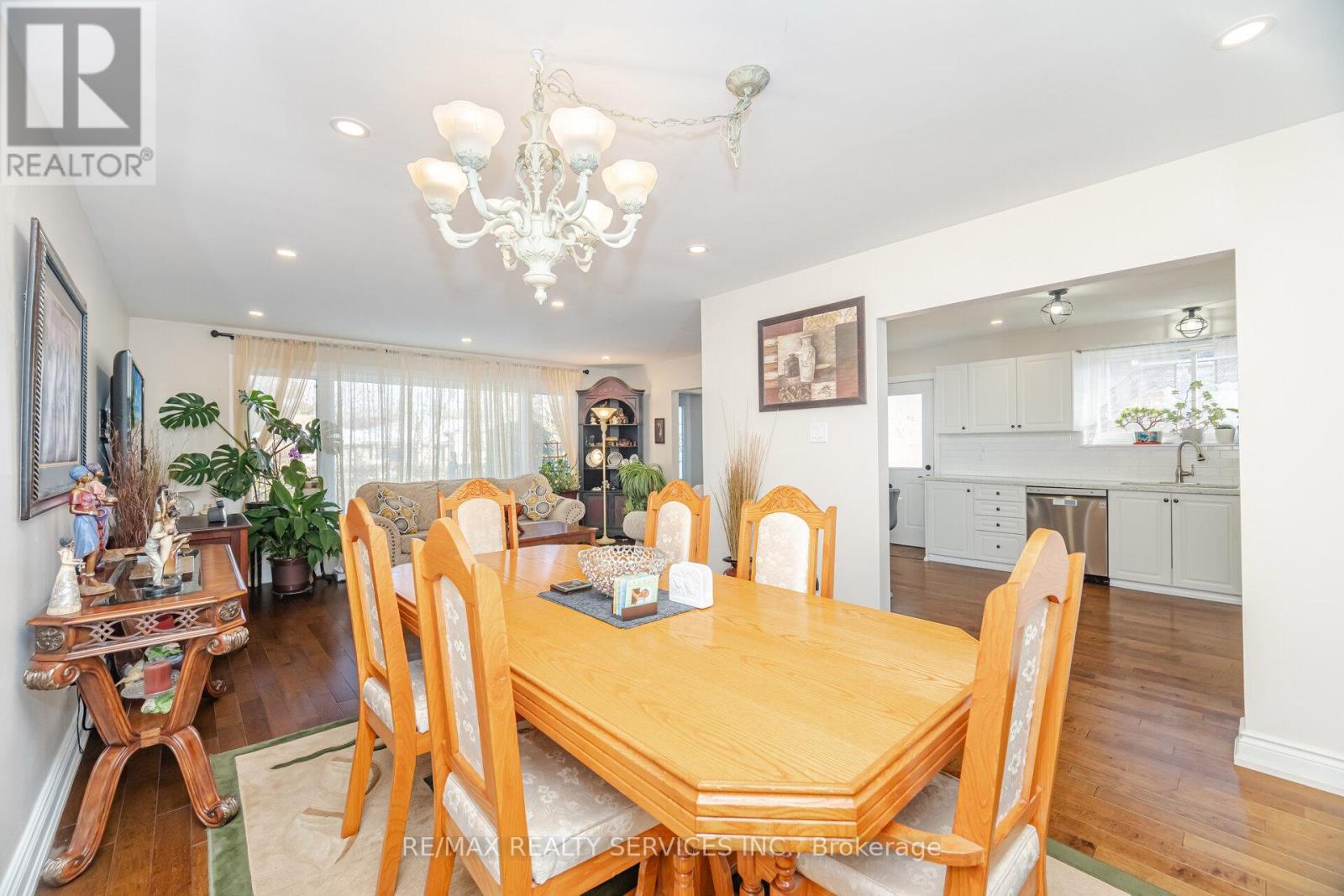 9 Aintree Crescent, Brampton, ON - Indoor Photo Showing Dining Room