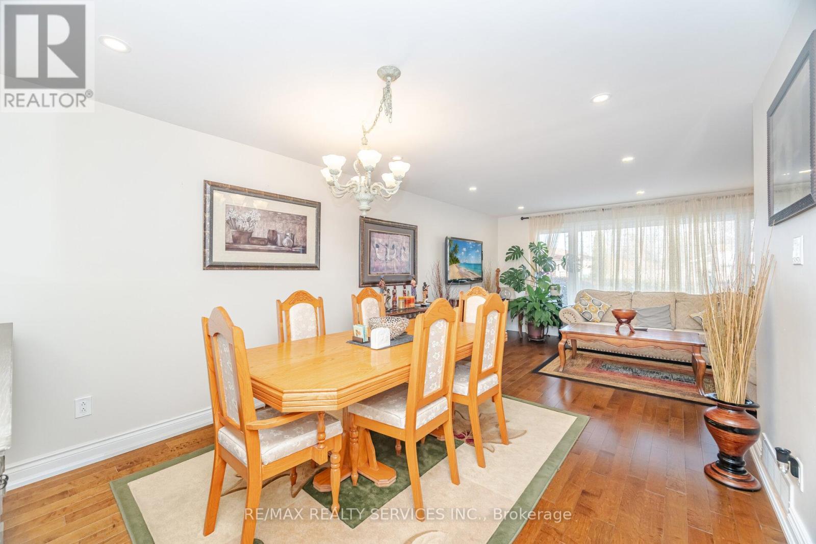 9 Aintree Crescent, Brampton, ON - Indoor Photo Showing Dining Room
