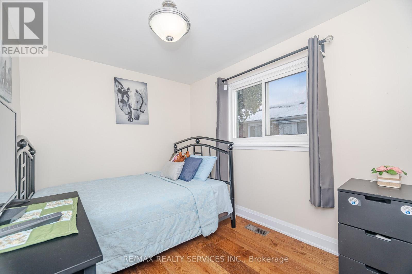 9 Aintree Crescent, Brampton, ON - Indoor Photo Showing Bedroom