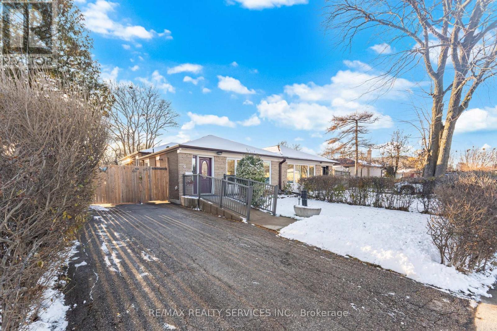 9 Aintree Crescent, Brampton, ON - Outdoor