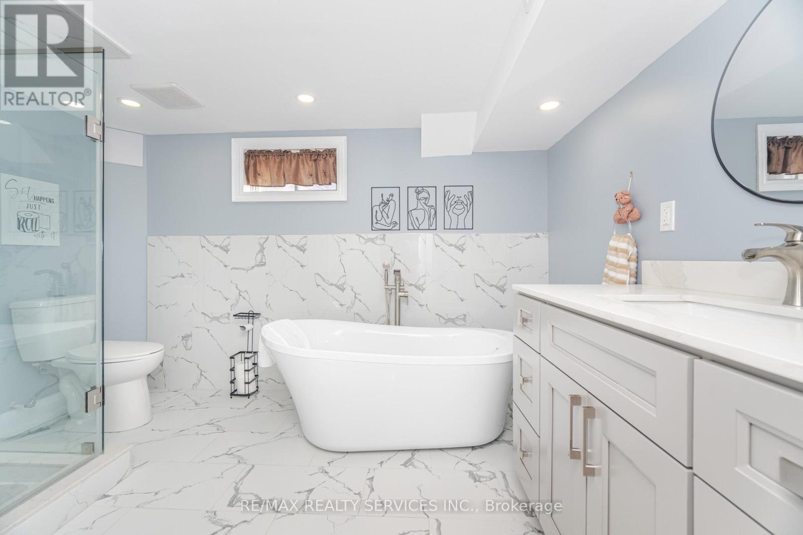 9 Aintree Crescent, Brampton, ON - Indoor Photo Showing Bathroom
