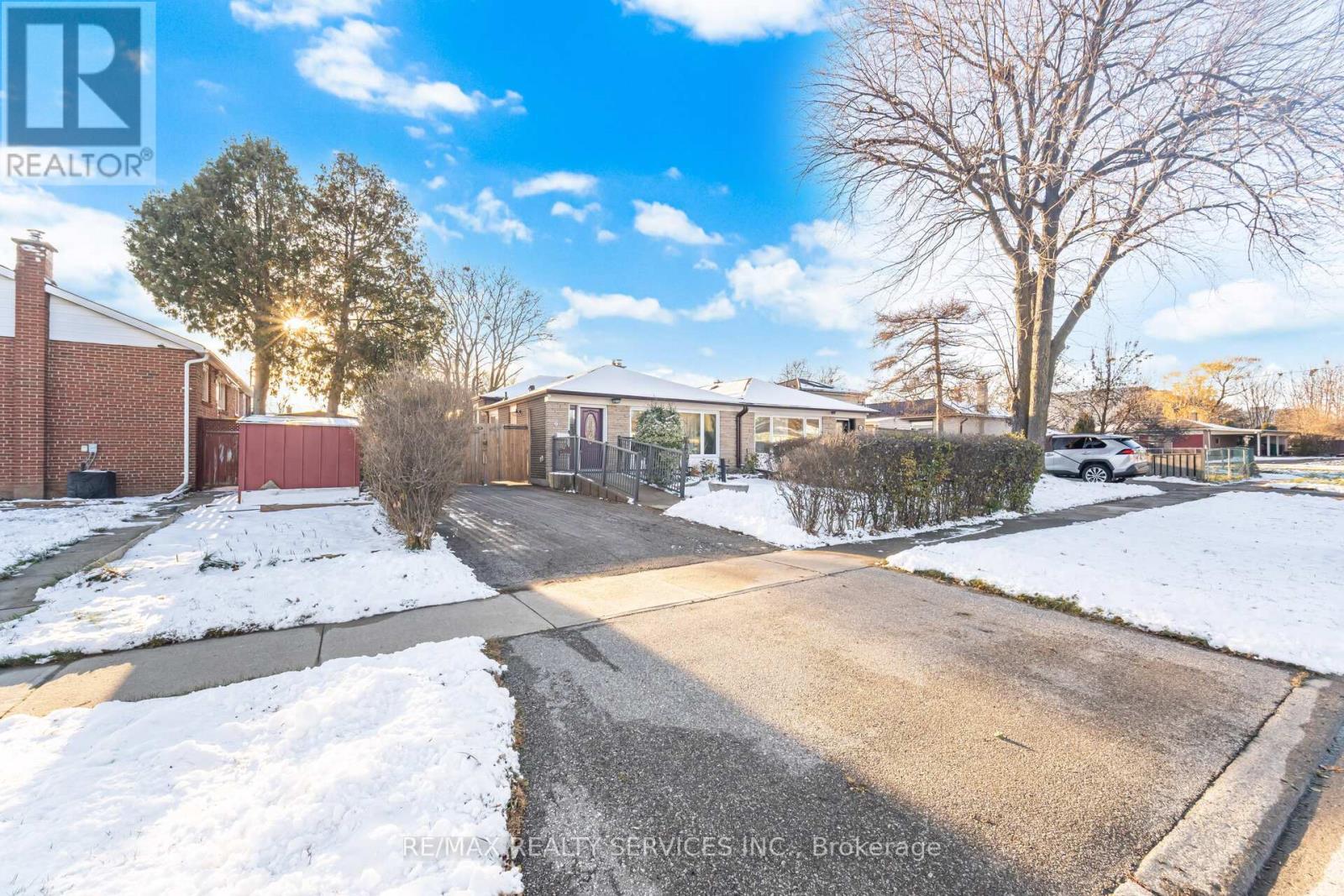 9 Aintree Crescent, Brampton, ON - Outdoor