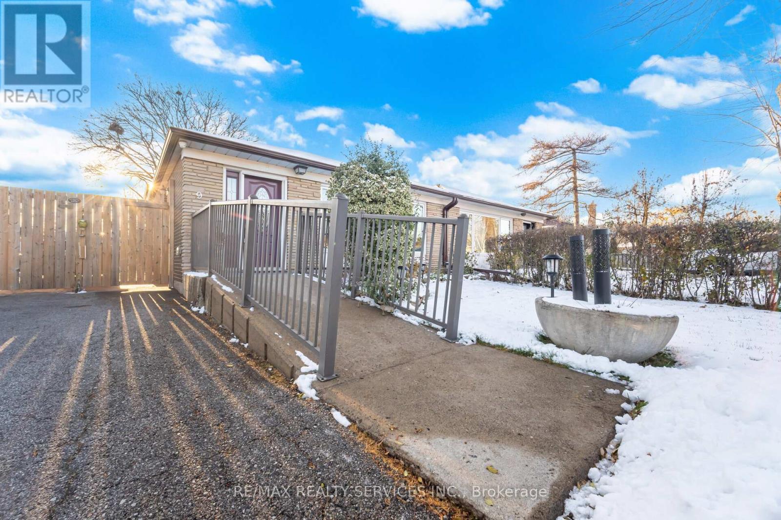 9 Aintree Crescent, Brampton, ON - Outdoor