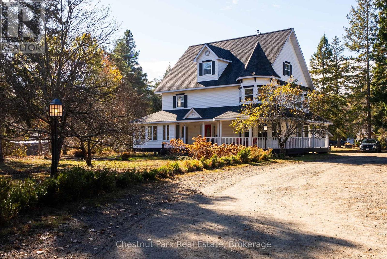 75 Pond Crescent, Huntsville (Chaffey), ON - Outdoor With Facade