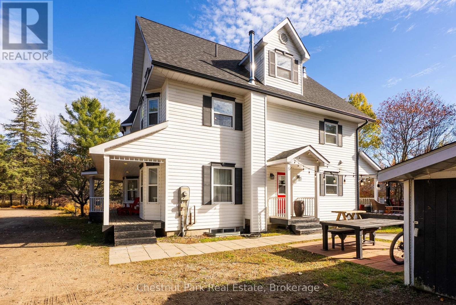 75 Pond Crescent, Huntsville (Chaffey), ON - Outdoor With Facade