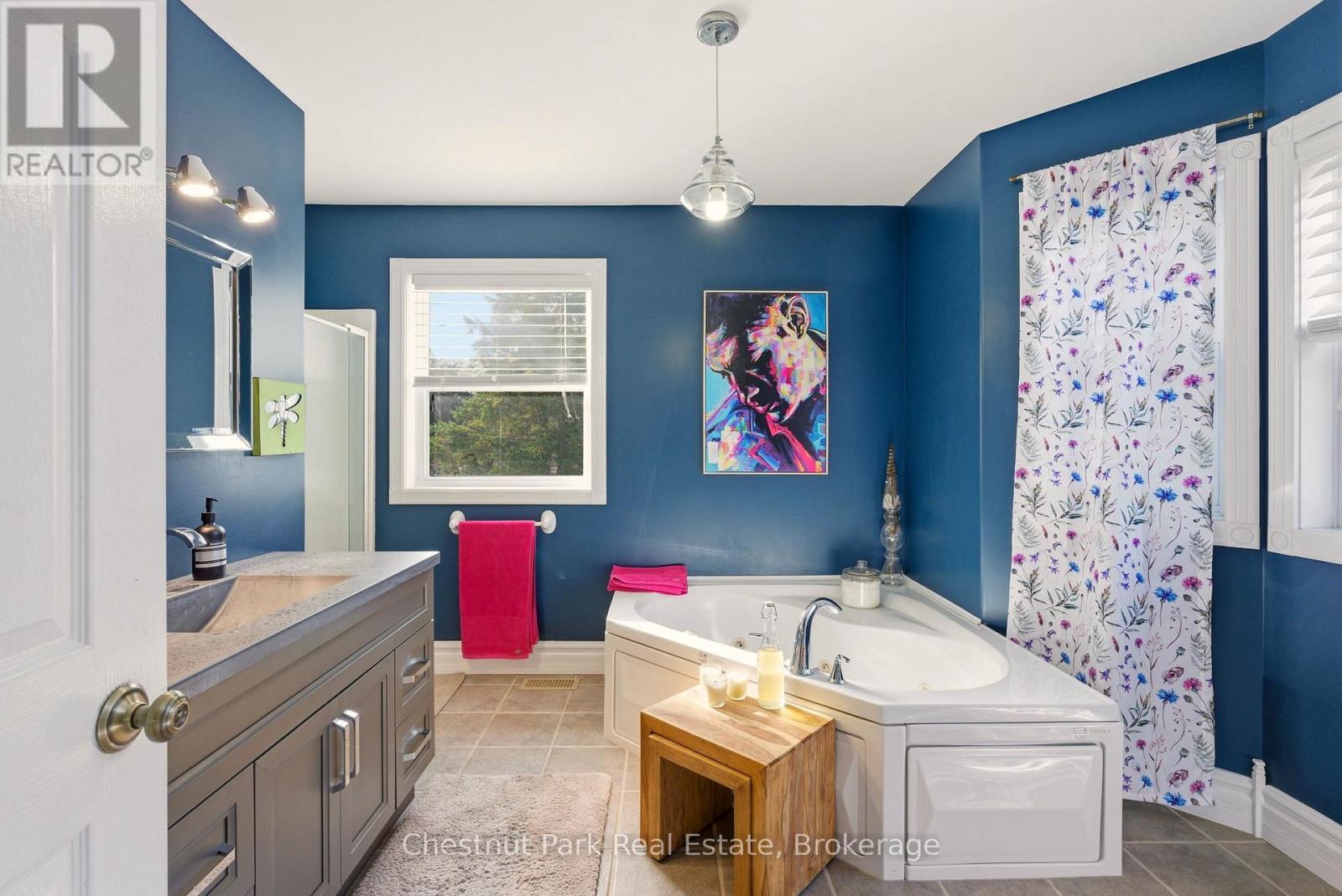 75 Pond Crescent, Huntsville (Chaffey), ON - Indoor Photo Showing Bathroom