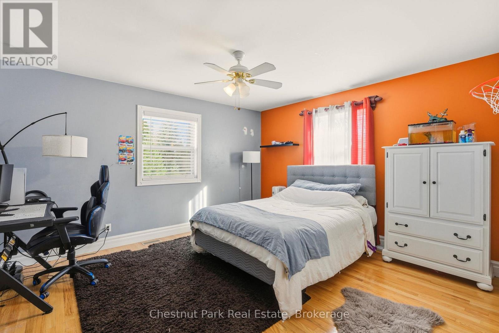 75 Pond Crescent, Huntsville (Chaffey), ON - Indoor Photo Showing Bedroom