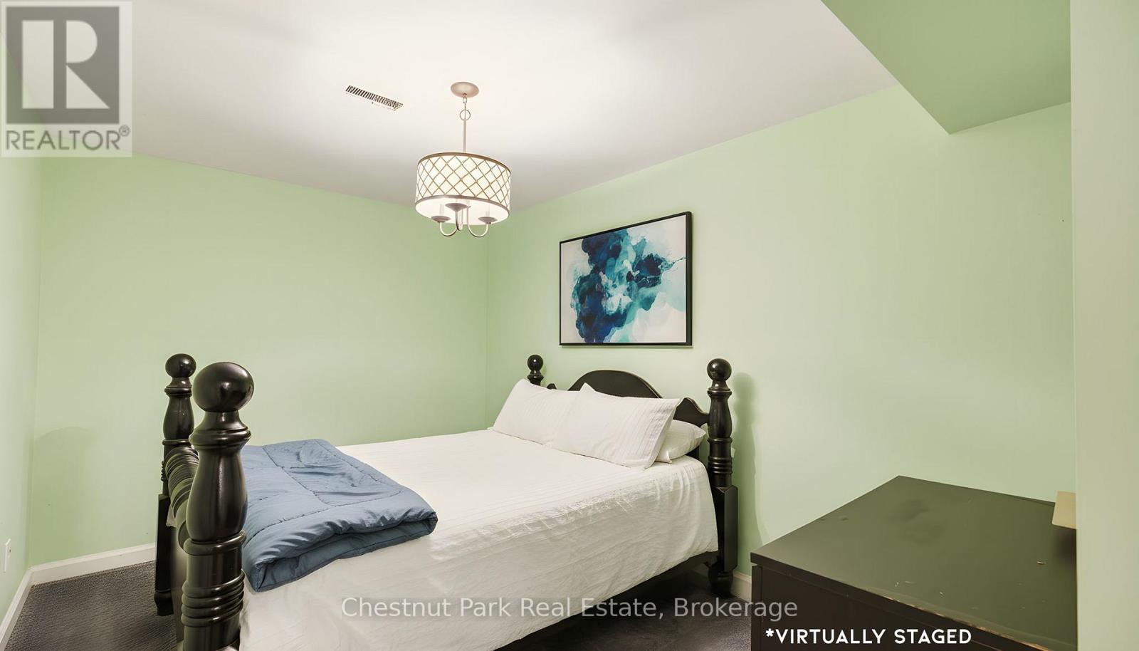 75 Pond Crescent, Huntsville (Chaffey), ON - Indoor Photo Showing Bedroom