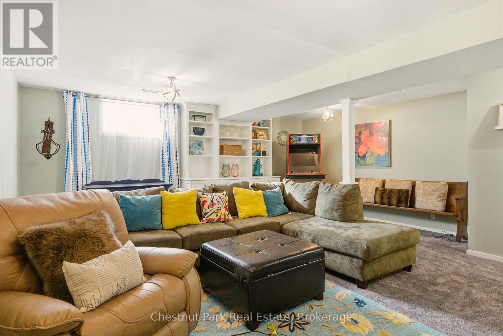 75 Pond Crescent, Huntsville (Chaffey), ON - Indoor Photo Showing Living Room
