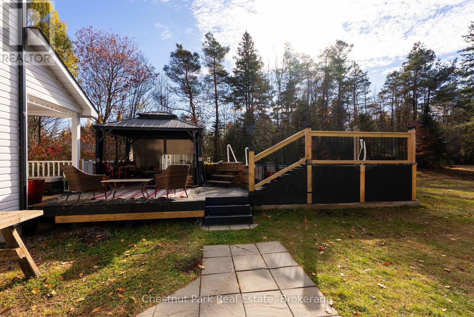 75 Pond Crescent, Huntsville (Chaffey), ON - Outdoor With Deck Patio Veranda