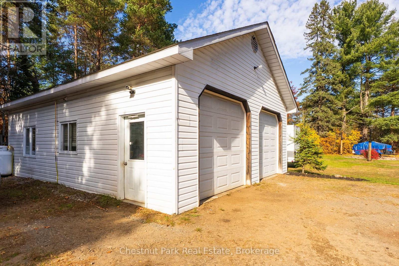 75 Pond Crescent, Huntsville (Chaffey), ON - Outdoor With Exterior